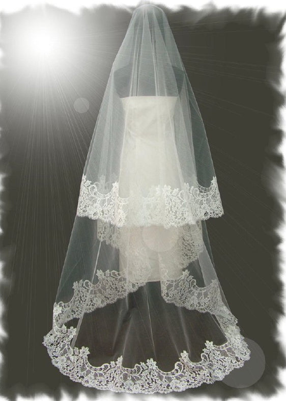 Oval Bridal Veil in Off-White, Made in France