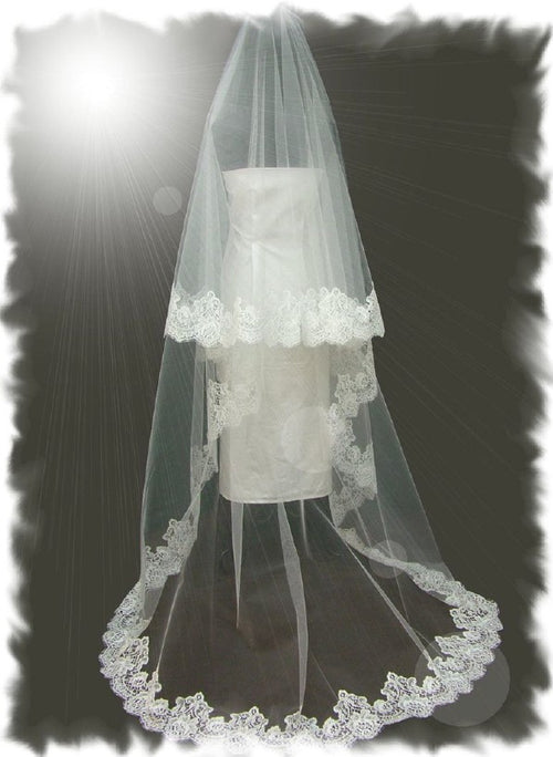 Oval Bridal Veil in Off-White, Made in France