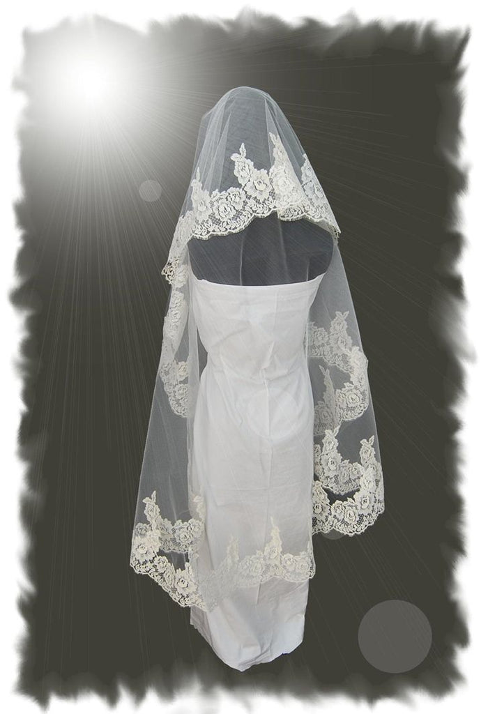 Oval Bridal Veil in Off-White, Made in France