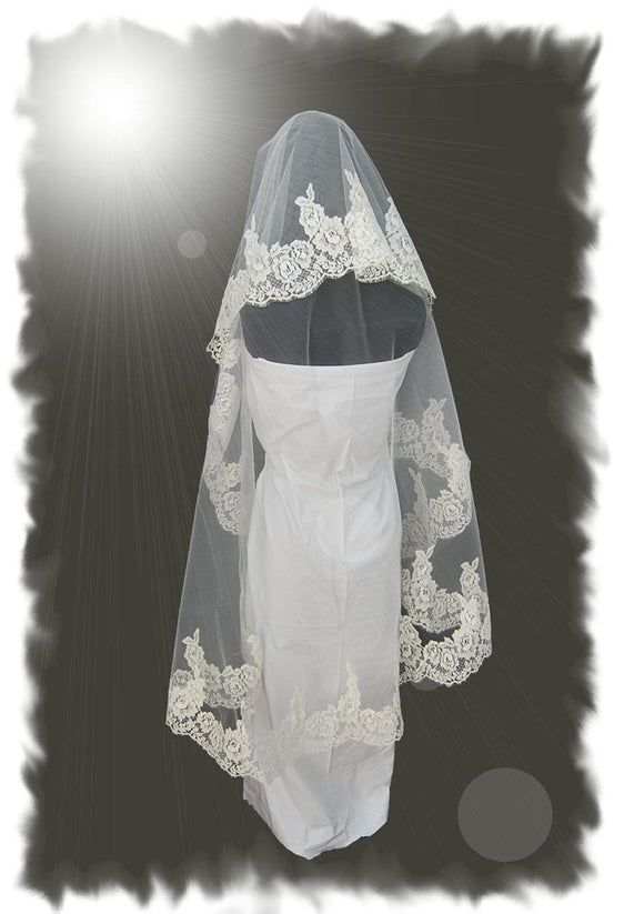 Oval Bridal Veil in Off-White, Made in France